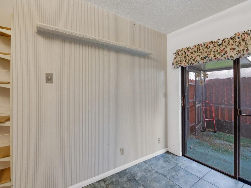 For Sale: $230,000 (2 beds, 2 baths, 1026 Square Feet)