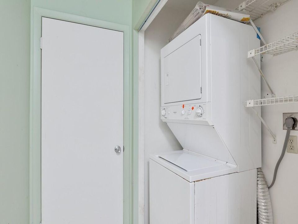 For Sale: $230,000 (2 beds, 2 baths, 1026 Square Feet)