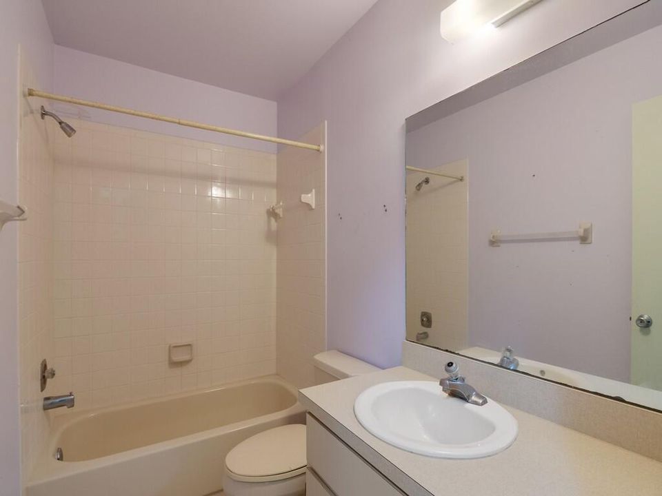 For Sale: $230,000 (2 beds, 2 baths, 1026 Square Feet)