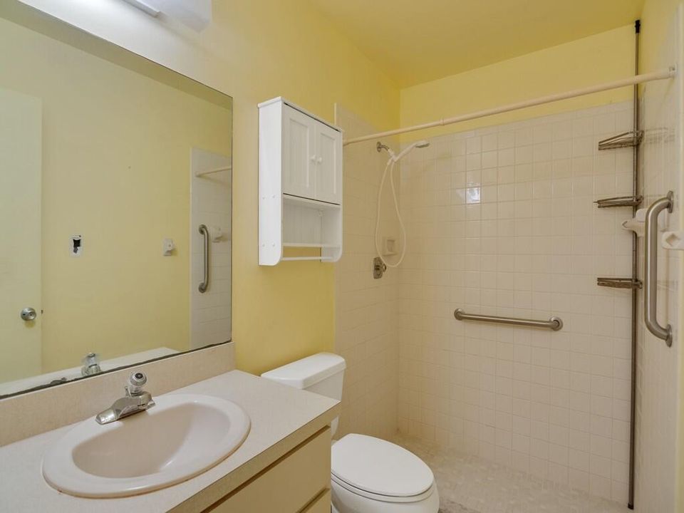 For Sale: $230,000 (2 beds, 2 baths, 1026 Square Feet)