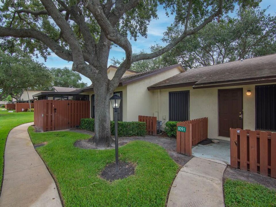 For Sale: $230,000 (2 beds, 2 baths, 1026 Square Feet)