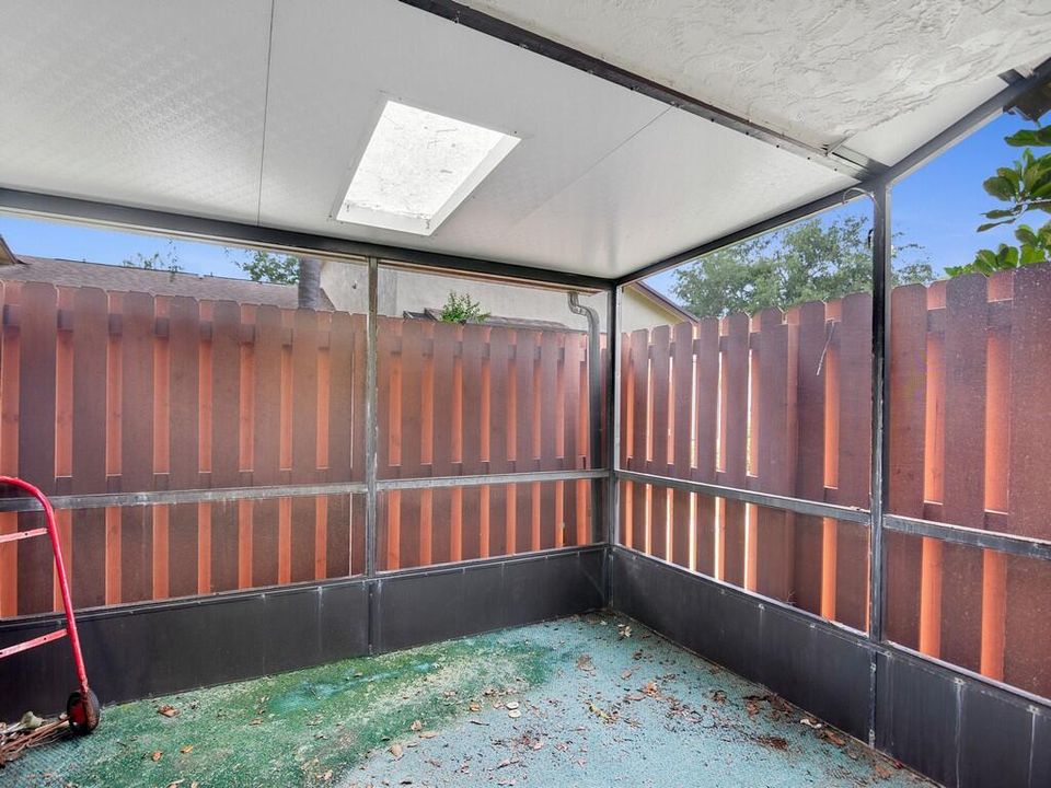 For Sale: $230,000 (2 beds, 2 baths, 1026 Square Feet)