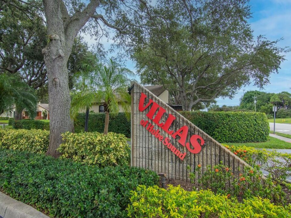 For Sale: $230,000 (2 beds, 2 baths, 1026 Square Feet)