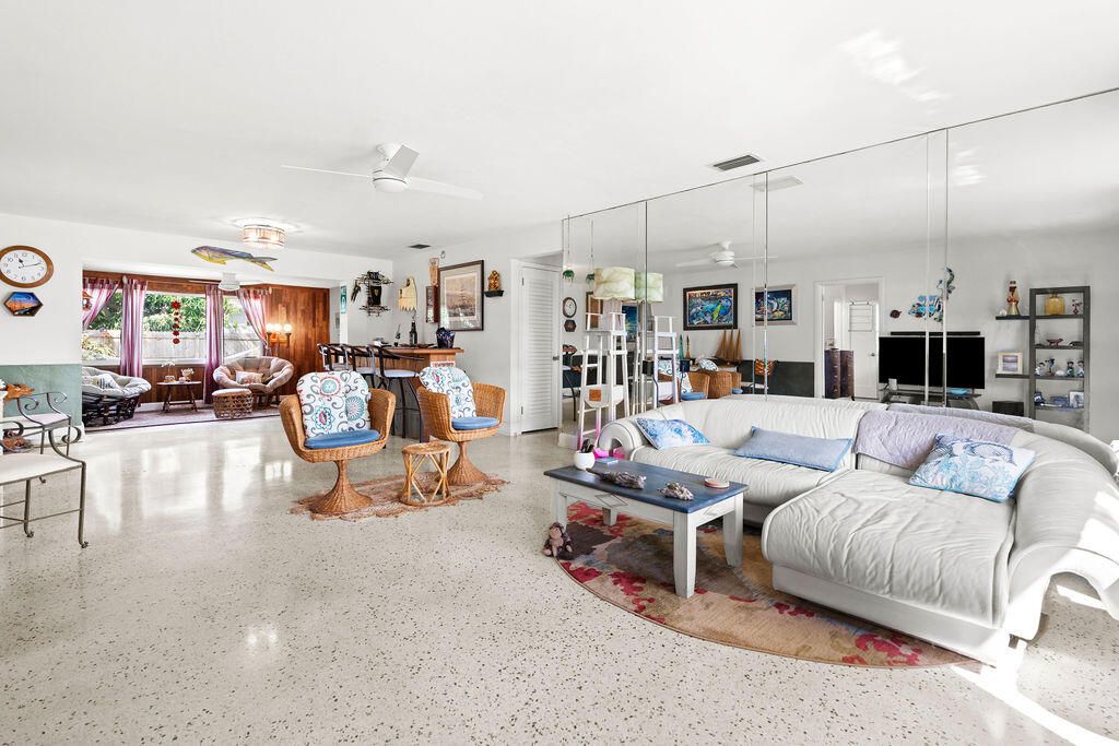 For Sale: $525,000 (2 beds, 2 baths, 1615 Square Feet)