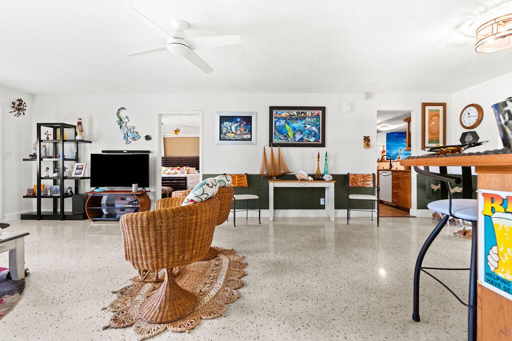 For Sale: $525,000 (2 beds, 2 baths, 1615 Square Feet)