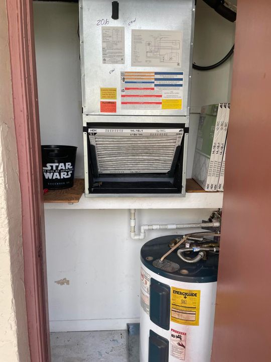 For Sale: $74,900 (1 beds, 1 baths, 901 Square Feet)