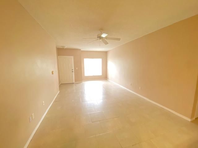 Active With Contract: $1,900 (2 beds, 2 baths, 1048 Square Feet)
