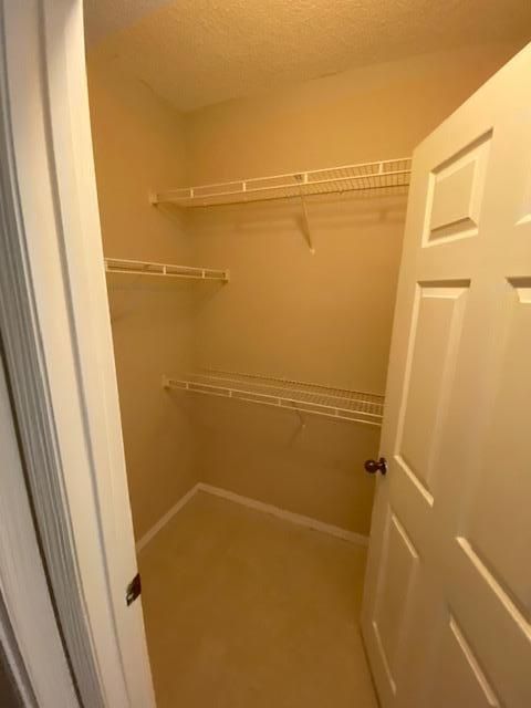 Active With Contract: $1,900 (2 beds, 2 baths, 1048 Square Feet)