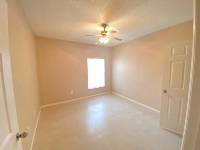 Active With Contract: $1,900 (2 beds, 2 baths, 1048 Square Feet)