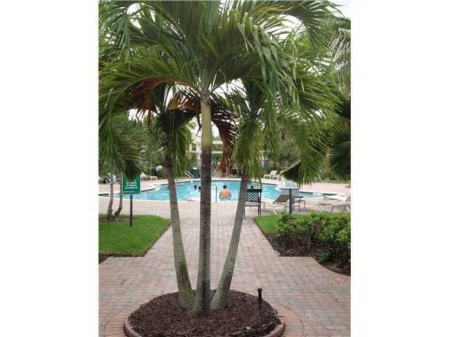 Active With Contract: $1,900 (2 beds, 2 baths, 1048 Square Feet)