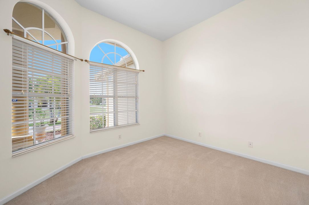 出租: $3,500 (4 贝兹, 3 浴室, 2750 平方英尺)