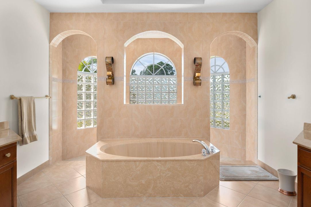 出租: $3,500 (4 贝兹, 3 浴室, 2750 平方英尺)