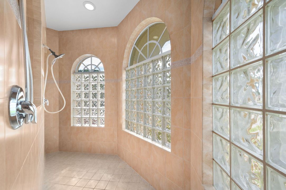 出租: $3,500 (4 贝兹, 3 浴室, 2750 平方英尺)