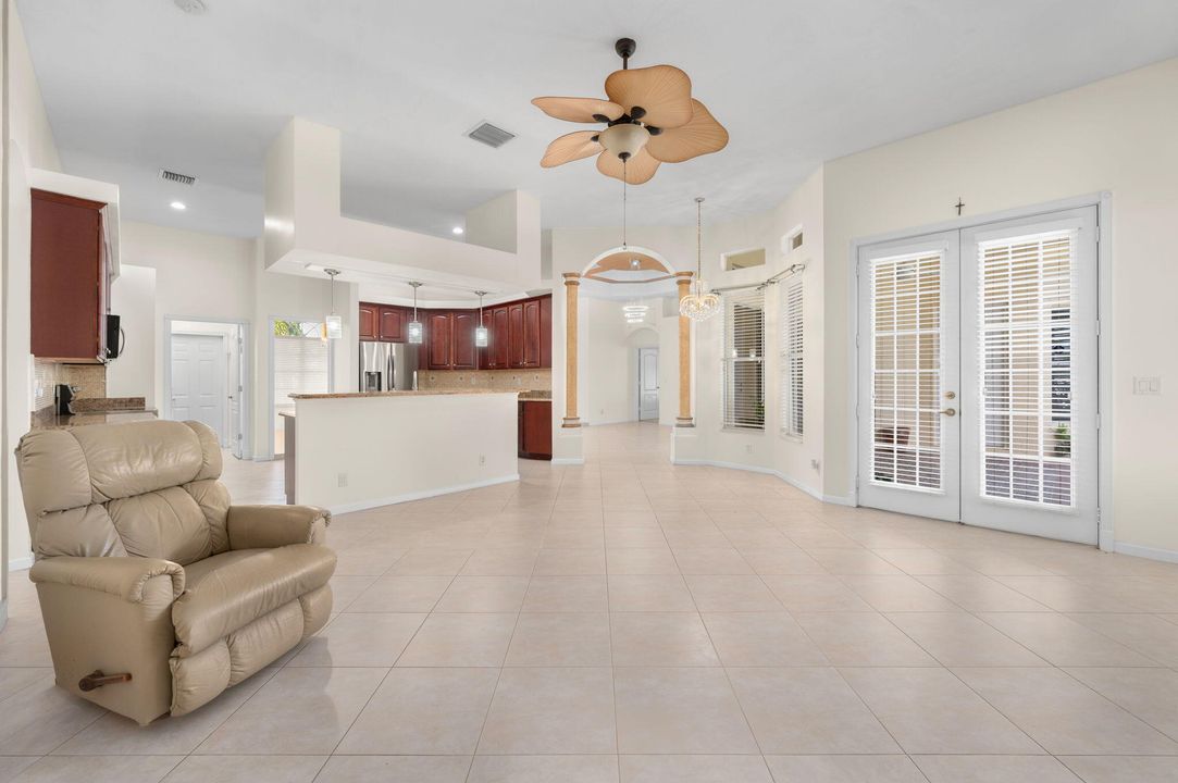 出租: $3,500 (4 贝兹, 3 浴室, 2750 平方英尺)