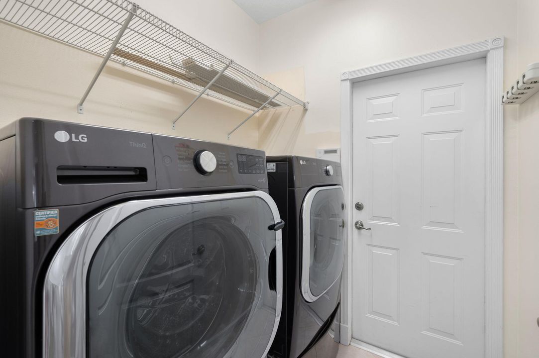 出租: $3,500 (4 贝兹, 3 浴室, 2750 平方英尺)