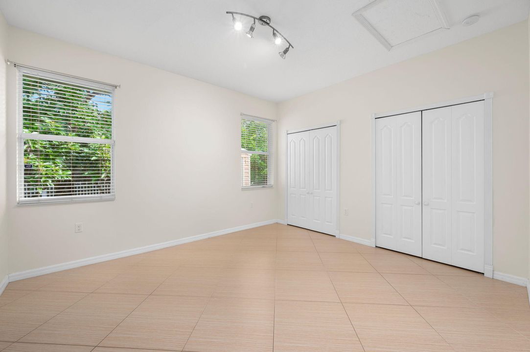 出租: $3,500 (4 贝兹, 3 浴室, 2750 平方英尺)