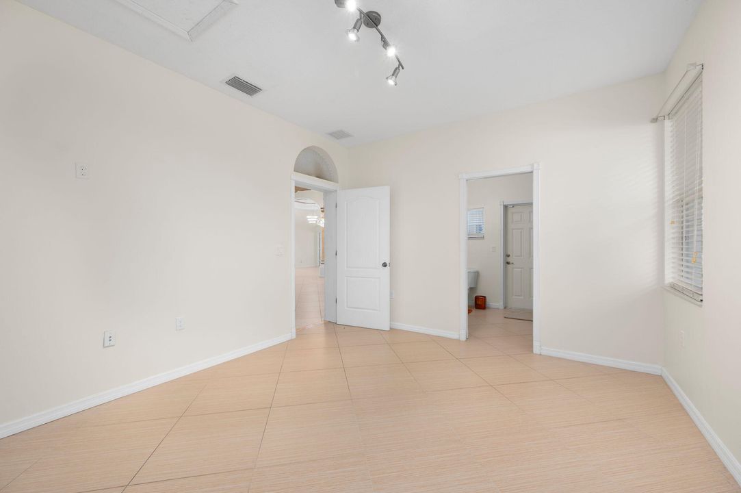 出租: $3,500 (4 贝兹, 3 浴室, 2750 平方英尺)