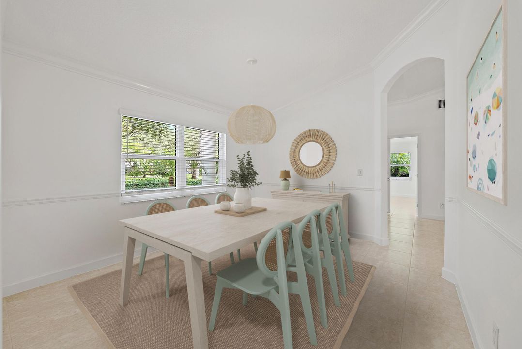 合同活跃: $1,050,000 (4 贝兹, 2 浴室, 2400 平方英尺)