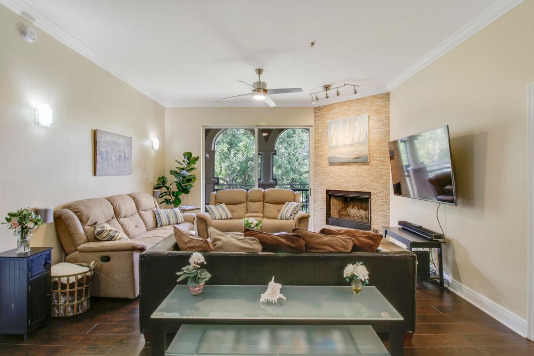 待售: $395,000 (2 贝兹, 2 浴室, 1332 平方英尺)