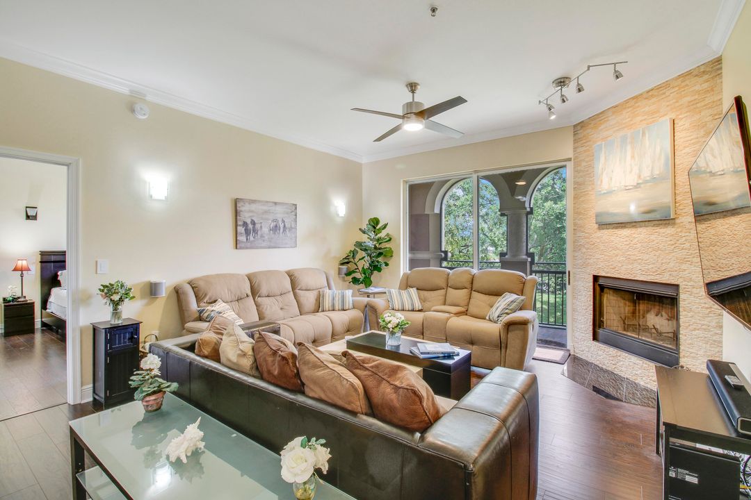 待售: $395,000 (2 贝兹, 2 浴室, 1332 平方英尺)