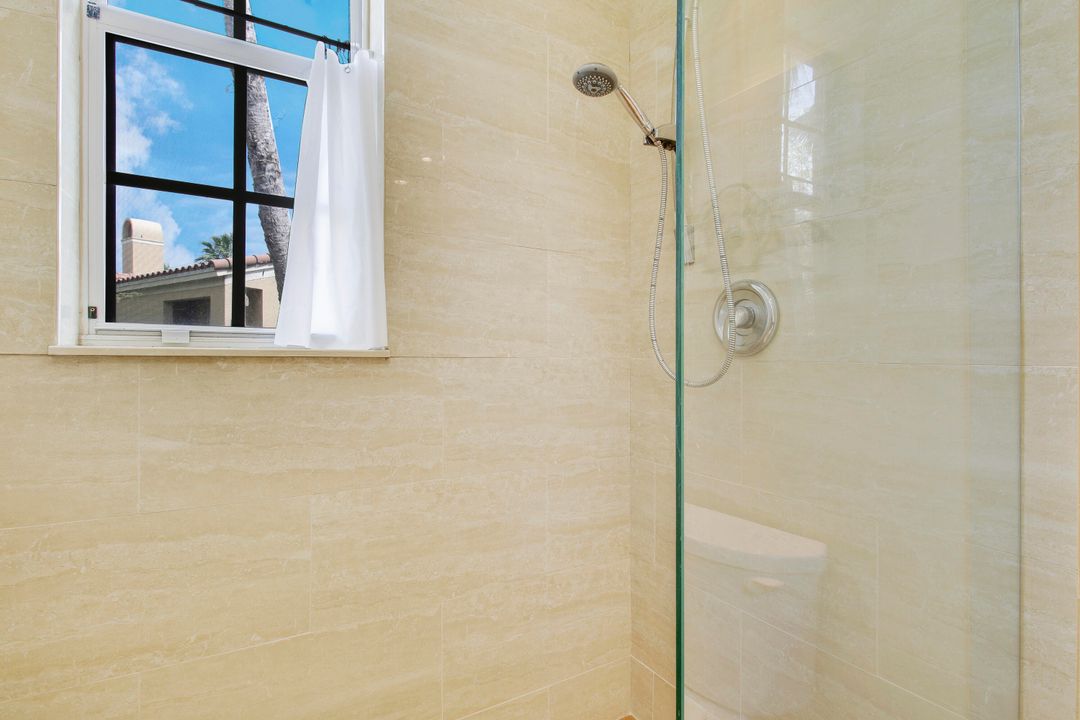 待售: $395,000 (2 贝兹, 2 浴室, 1332 平方英尺)