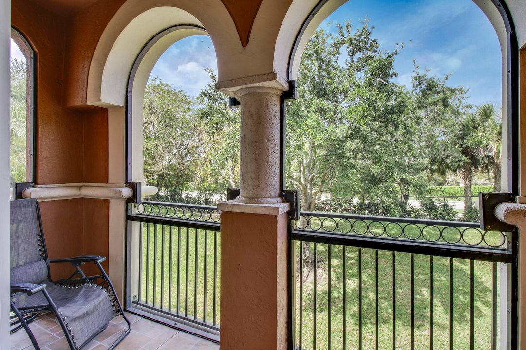 待售: $395,000 (2 贝兹, 2 浴室, 1332 平方英尺)