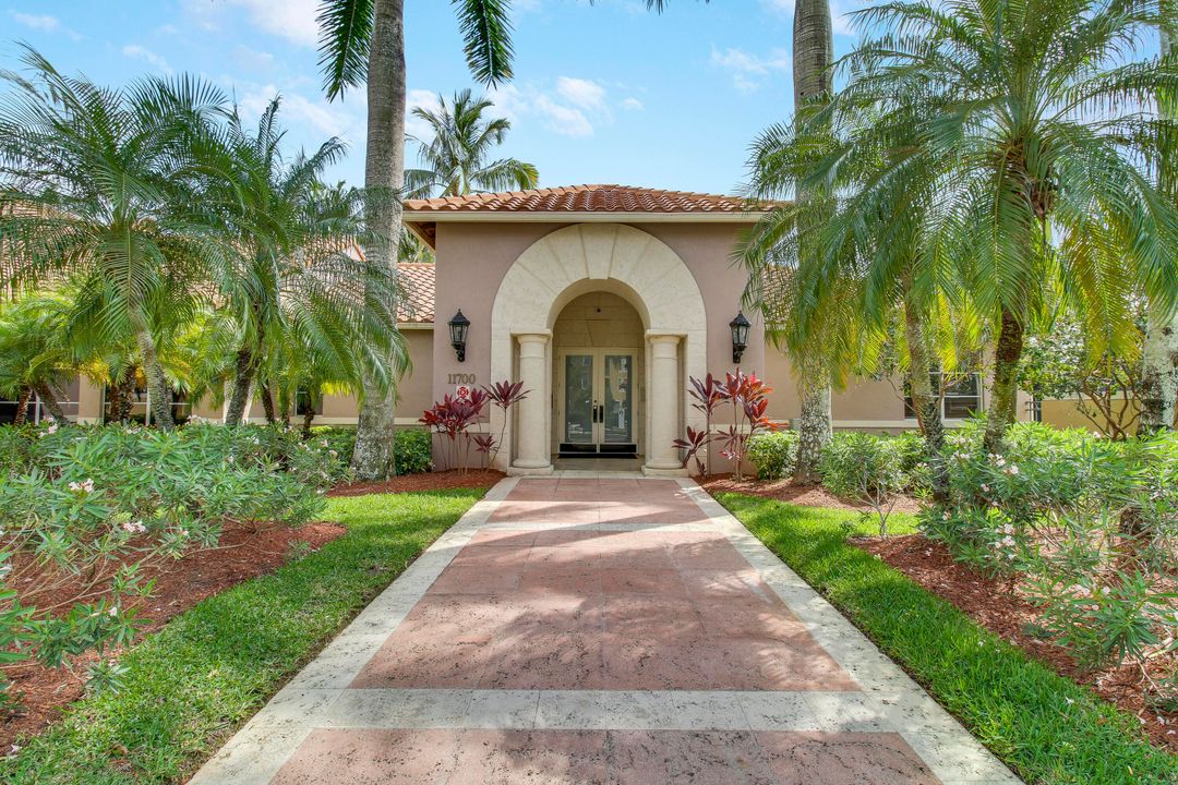 待售: $395,000 (2 贝兹, 2 浴室, 1332 平方英尺)