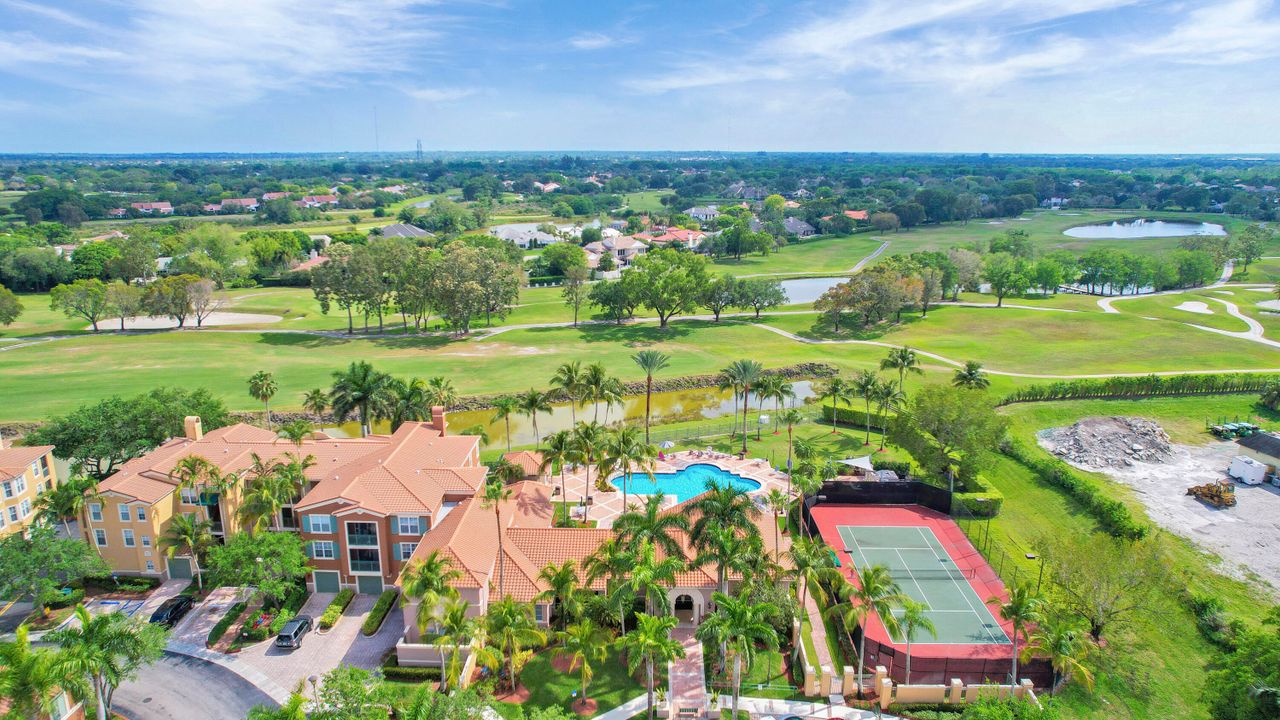 待售: $395,000 (2 贝兹, 2 浴室, 1332 平方英尺)