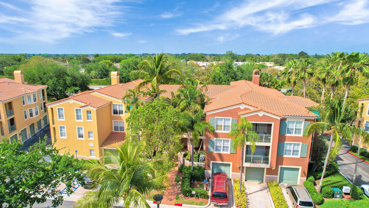 待售: $395,000 (2 贝兹, 2 浴室, 1332 平方英尺)