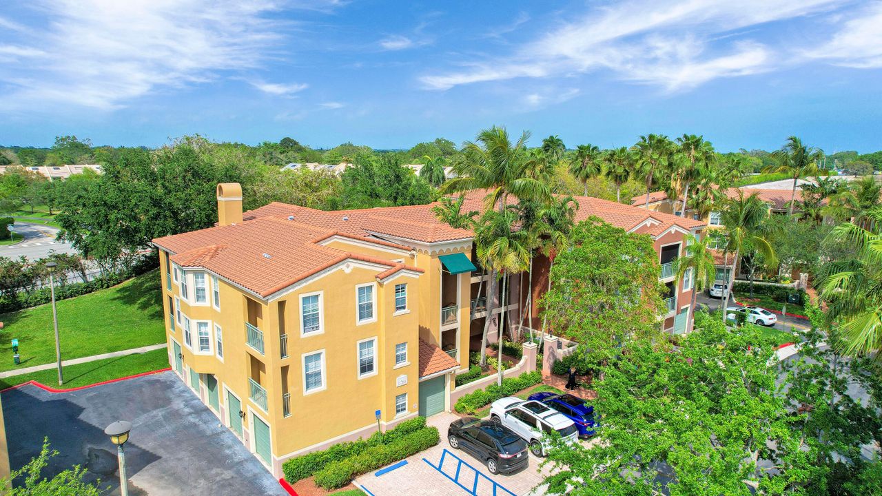 待售: $395,000 (2 贝兹, 2 浴室, 1332 平方英尺)