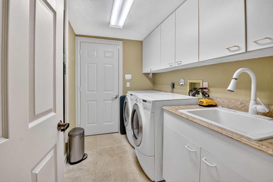 Active With Contract: $1,499,000 (4 beds, 5 baths, 3213 Square Feet)