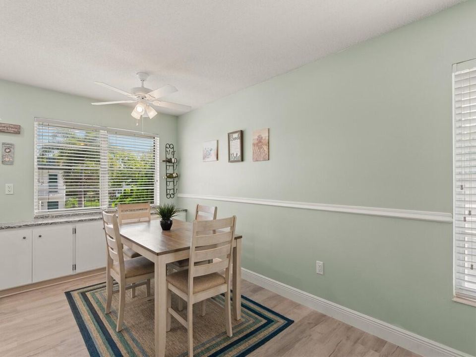 For Sale: $159,700 (2 beds, 2 baths, 1000 Square Feet)