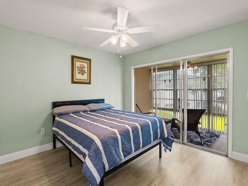 For Sale: $159,700 (2 beds, 2 baths, 1000 Square Feet)