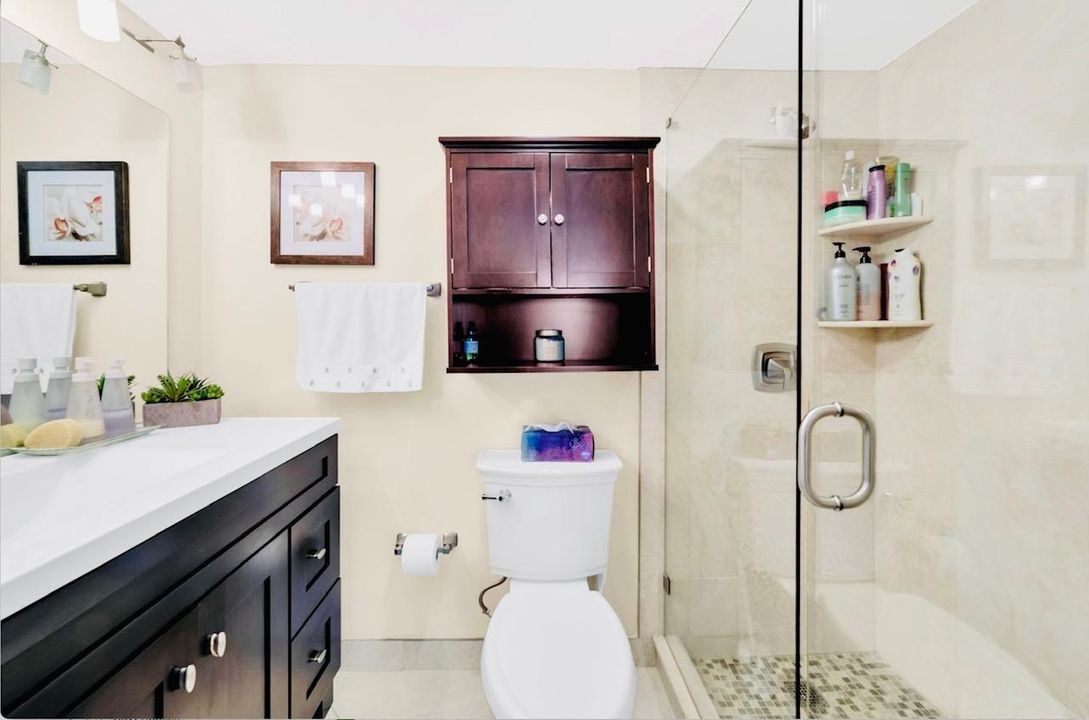 Activo con contrato: $164,000 (2 camas, 2 baños, 1013 Pies cuadrados)