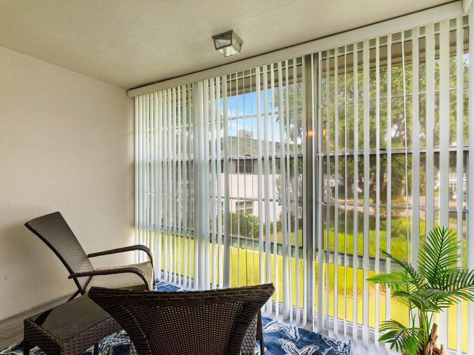 For Sale: $159,700 (2 beds, 2 baths, 1000 Square Feet)