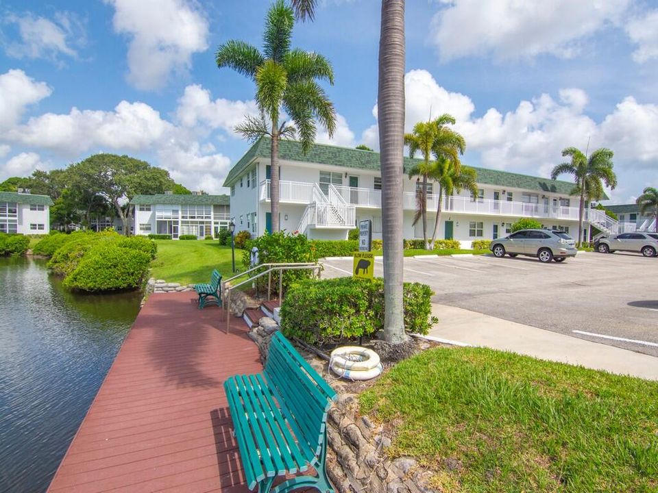 For Sale: $159,700 (2 beds, 2 baths, 1000 Square Feet)