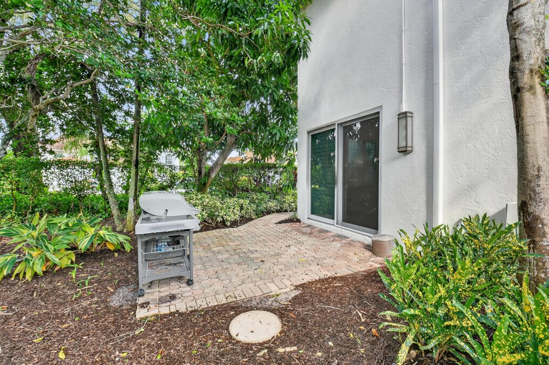 Active With Contract: $1,499,000 (4 beds, 5 baths, 3213 Square Feet)