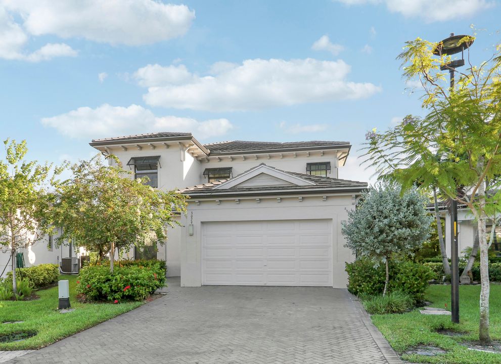 Active With Contract: $1,250,000 (3 beds, 3 baths, 3258 Square Feet)