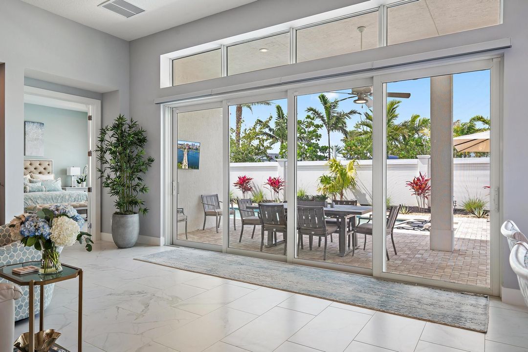 Под контрактом: $1,289,000 (3 спален, 2 ванн, 2922 Квадратных фут)