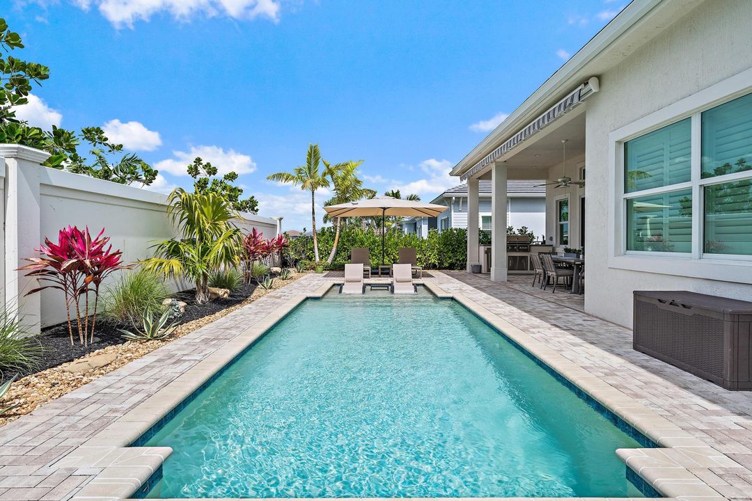 Под контрактом: $1,289,000 (3 спален, 2 ванн, 2922 Квадратных фут)