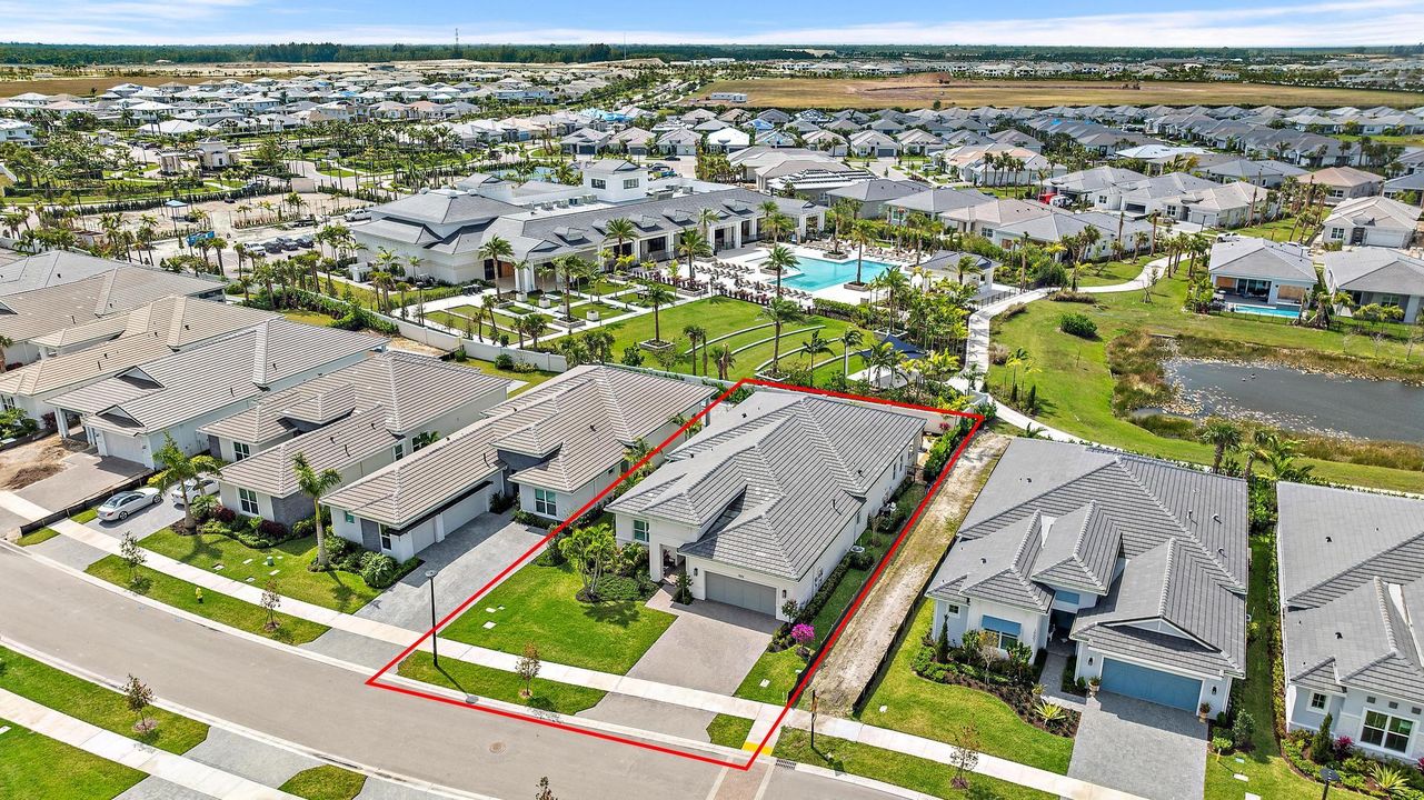 Под контрактом: $1,289,000 (3 спален, 2 ванн, 2922 Квадратных фут)