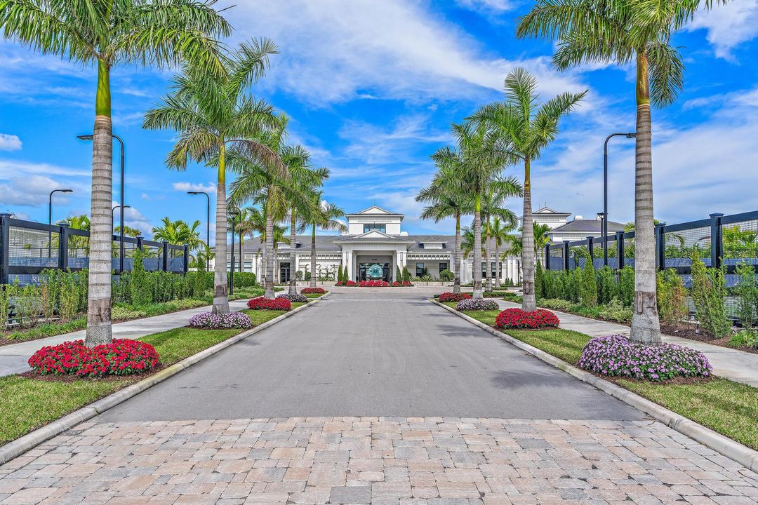 Под контрактом: $1,289,000 (3 спален, 2 ванн, 2922 Квадратных фут)