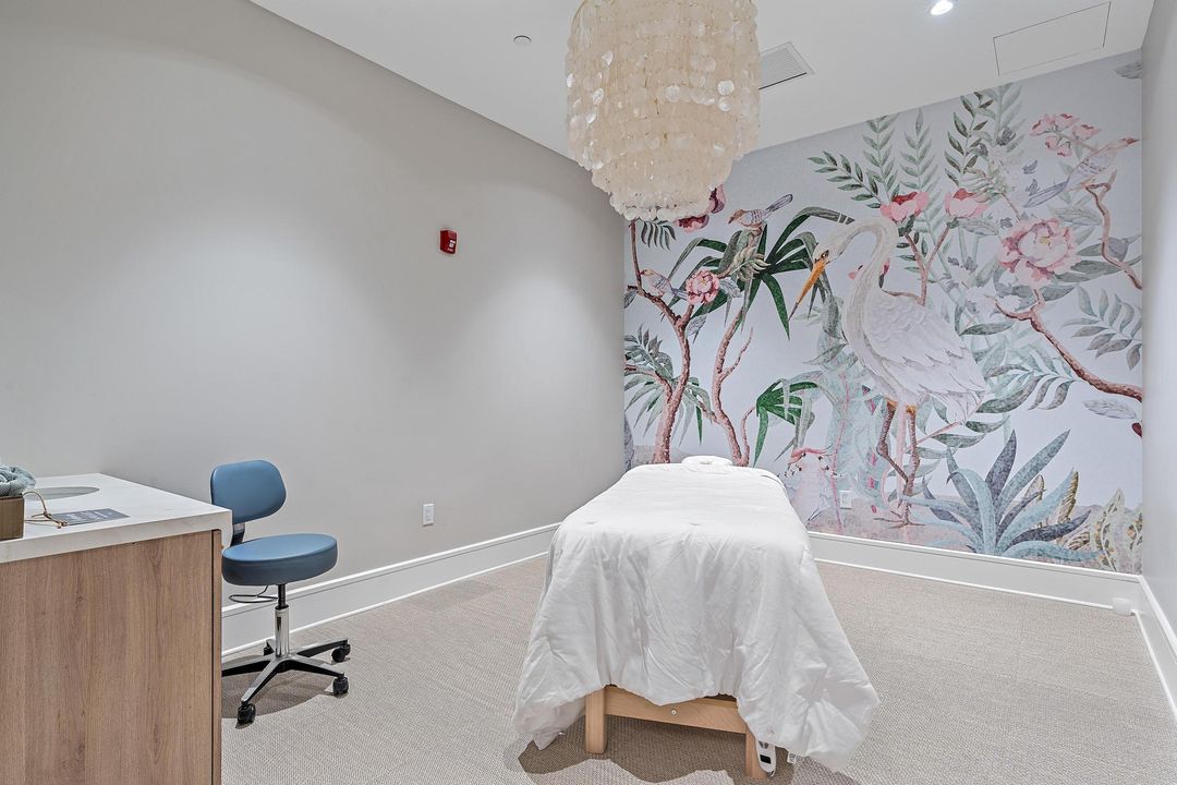 Под контрактом: $1,289,000 (3 спален, 2 ванн, 2922 Квадратных фут)