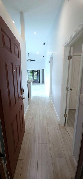 Под контрактом: $2,250 (2 спален, 2 ванн, 1096 Квадратных фут)