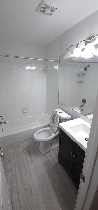 Под контрактом: $2,250 (2 спален, 2 ванн, 1096 Квадратных фут)