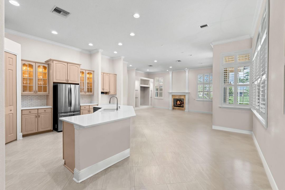 For Sale: $3,419,000 (5 beds, 4 baths, 3707 Square Feet)