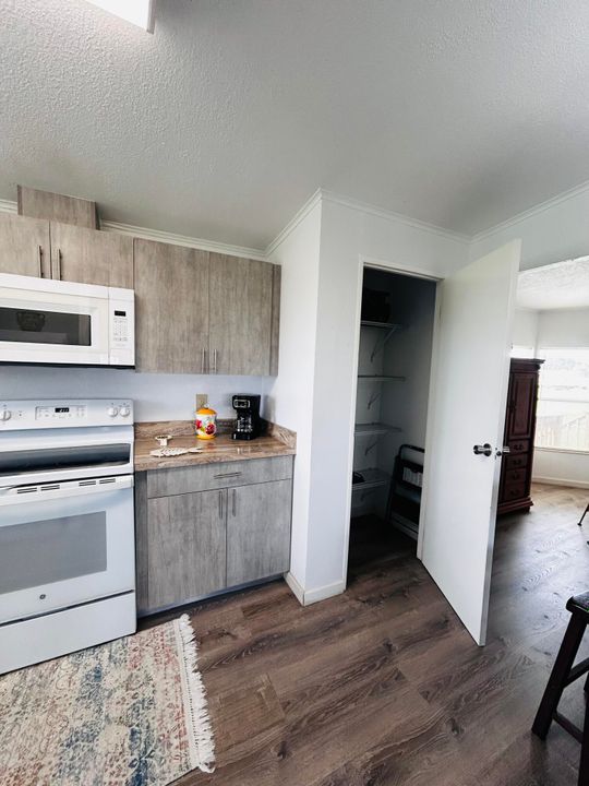 For Sale: $295,000 (3 beds, 2 baths, 1600 Square Feet)