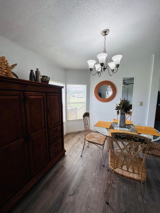 For Sale: $295,000 (3 beds, 2 baths, 1600 Square Feet)