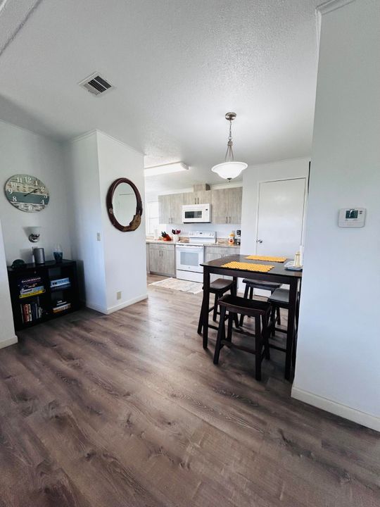 For Sale: $295,000 (3 beds, 2 baths, 1600 Square Feet)