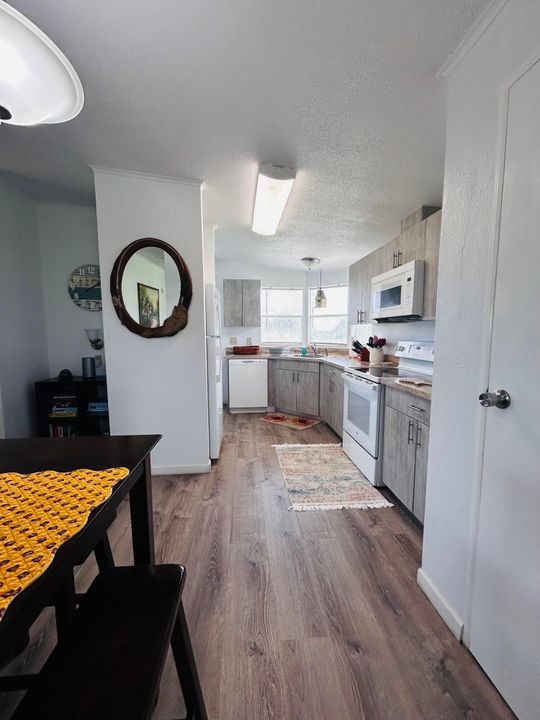 For Sale: $295,000 (3 beds, 2 baths, 1600 Square Feet)